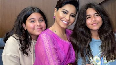 تصدرت التريند، لقطات لـ«هنا» ابنة شيرين عبد الوهاب مع والدتها وشقيقتها
