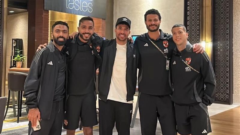 تريزيجيه ولاعبو الأهلي