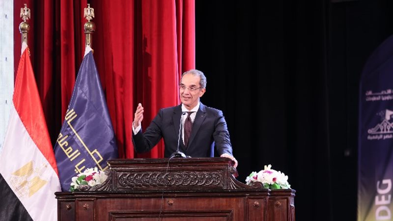 عمرو طلعت وزير الاتصالات وتكنولوجيا المعلومات