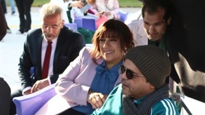 مسلسلات رمضان 2025، محمد هنيدي يبدأ تصوير شهادة معاملة أطفال على كرسي متحرك