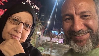 بعد تعرضها لوعكة صحية، أحمد فهيم يطالب جمهوره بالدعاء لوالدته