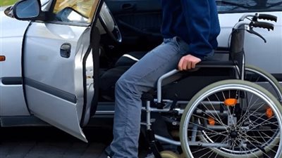 سيارات المعاقين، الحكومة تغلظ عقوبات المخالفين (تفاصيل)