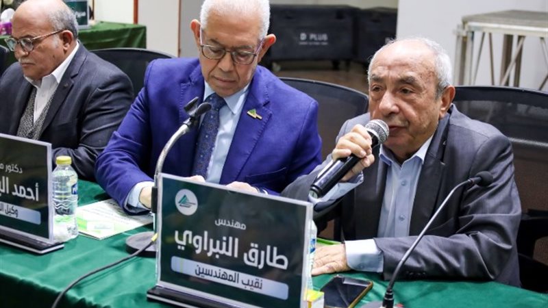 نقيب المهندسين خلال إجراء القرعة
