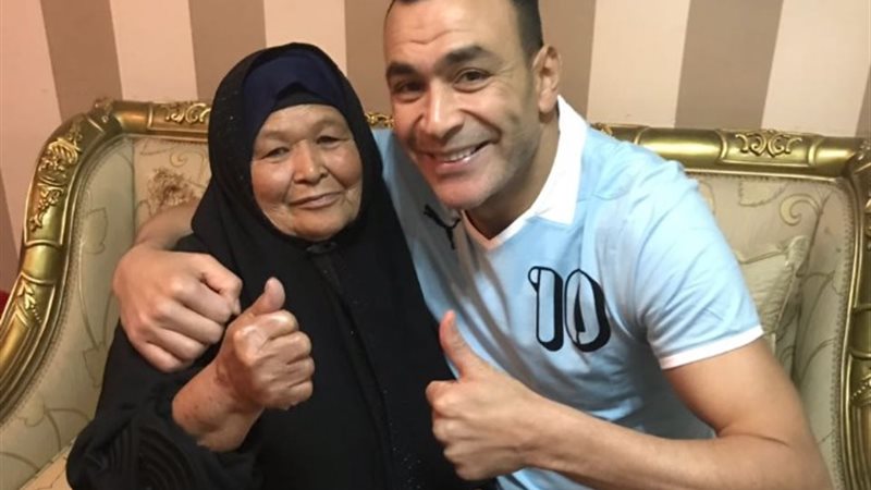 الحاجة نفيسة والدة الكابتن عصام الحضري