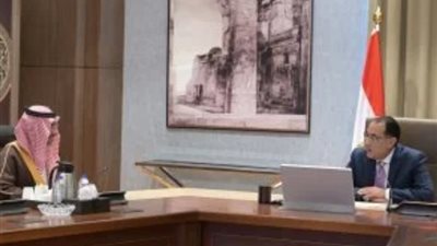 «مدبولي» يلتقي وزير الصناعة السعودي لبحث عددًا من الفرص الاستثمارية الواعدة