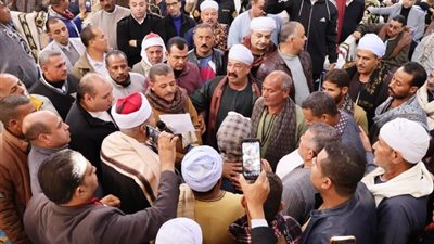 نائب محافظ سوهاج يشهد مراسم صلح ثأري بين أبناء عمومة في طهطا (صور)