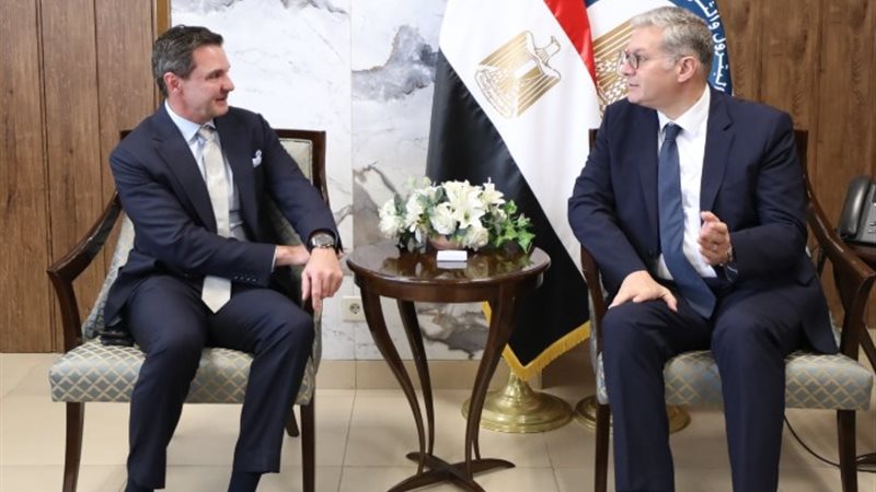 وزير البترول ورئيس شركة هاليبرتون
