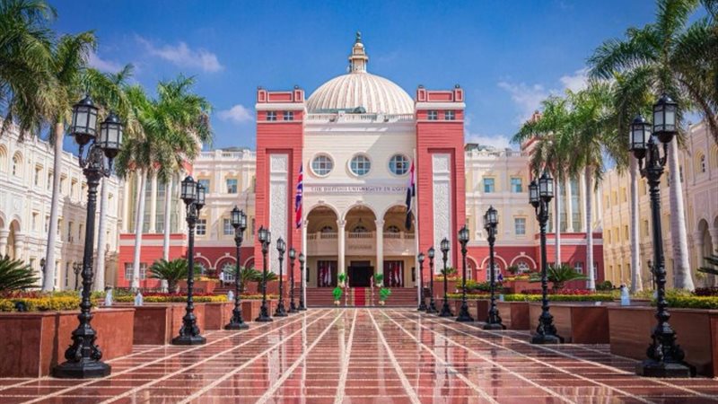 الجامعة البريطانية