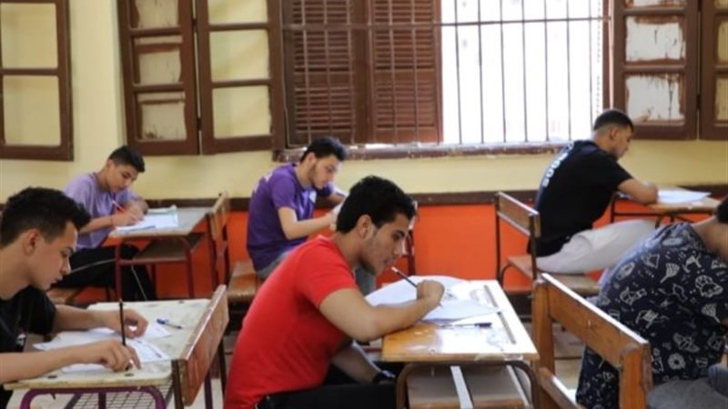 طلاب الصف الثالث الإعدادي