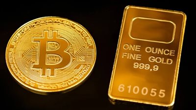 رجل أعمال أمريكي: «البيتكوين والذهب» الأمل الأخير قبل الانهيار المالي