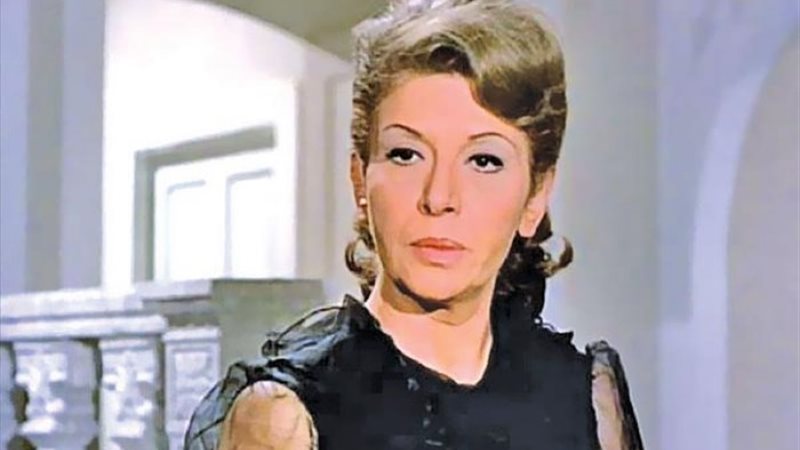 الفنانة سناء جميل