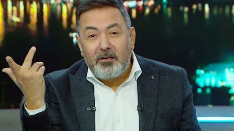 الإعلامي خيري رمضان