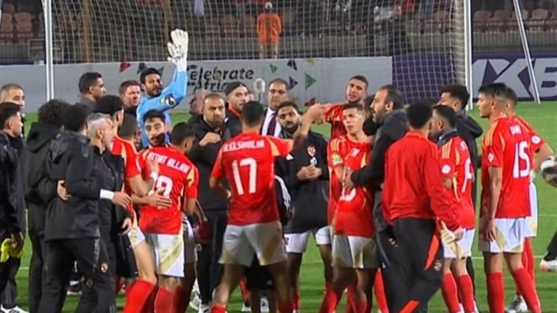 رفض لاعبي الأهلي توجيه التحية للجمهور