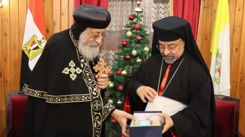 البابا تواضروس الثاني يهنئ بطريرك الكاثوليك