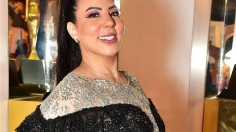 الفنانة زينة منصور