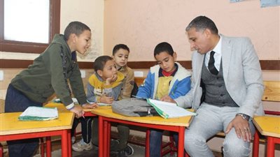 وكيل التعليم بالجيزة يحيل مدير مدرسة إلى التحقيق بسبب التقصير وغياب النظام