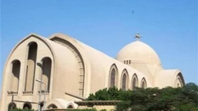 دقت أجراس الكنيسة، بدء توافد الأقباط الكاثوليك لحضور قداس عيد الميلاد المجيد