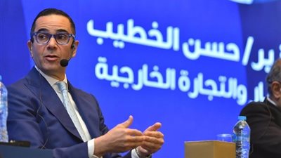 وزير الاستثمار يلتقي اللجان النقابية للتخليص الجمركي لدفع حركة التجارة الدولية