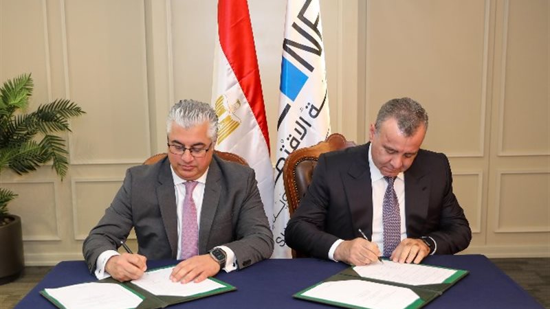 توقيع الاتفاقية بين اقتصادية قناة السويس والسويس للصلب