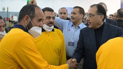 رئيس الحكومة: سنحتاج لجميع محصول القطن بعد انتهاء تطوير شركة مصر للغزل