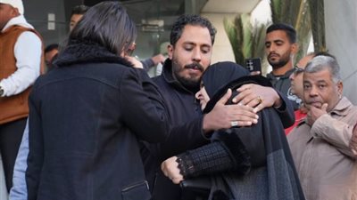 الحزن يسيطر على نجوم الفن أثناء تشييع جثمان أحمد عدوية