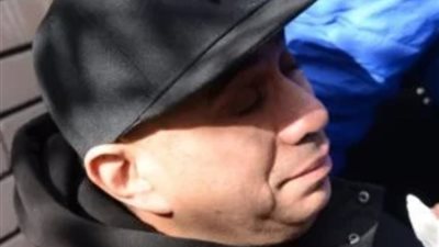 محمود الليثي ينهار من البكاء في جنازة أحمد عدوية