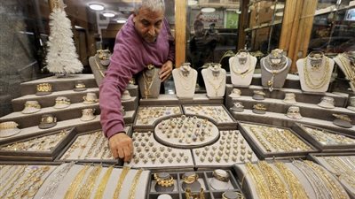 تراجع أسعار الذهب بمنتصف تعاملات اليوم الأحد 29 ديسمبر 2024