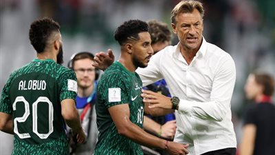 رينارد يستقر على تشكيل منتخب السعودية أمام عمان في نصف نهائي خليجي 26