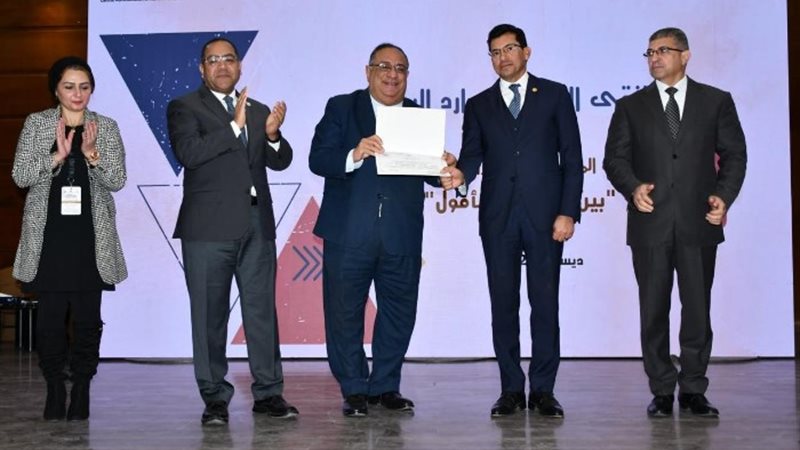 وزير الشباب والرياضة