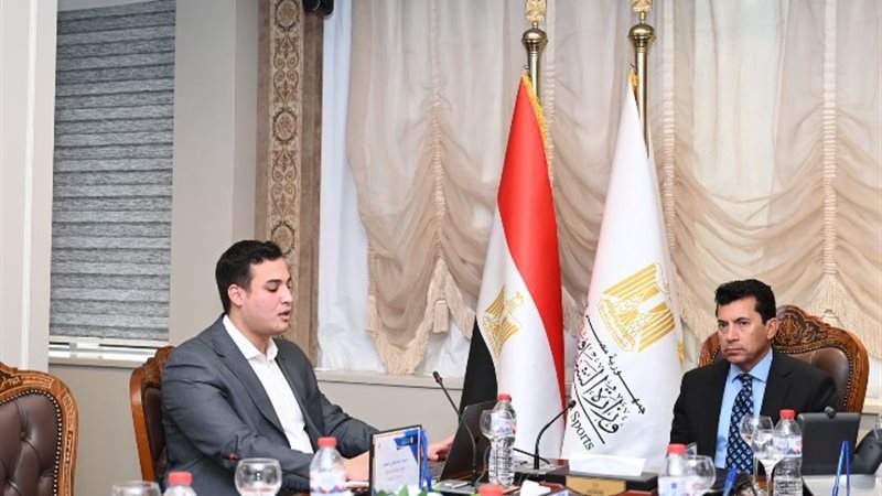 وزير الشباب والرياضة