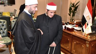 وزير الأوقاف يستقبل الأزهري محمود نجاح أبو زينة «صاحب واقعة القطة الشهيرة»