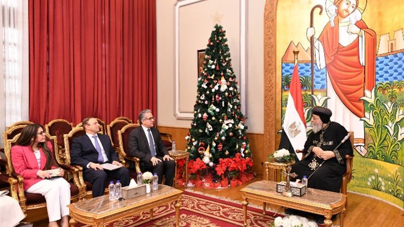 البابا تواضروس الثاني مع الدكتور خالد العناني