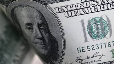 انخفاض مفاجئ في سعر الدولار بمنتصف تعاملات اليوم الأحد 5 يناير، وصل لكام؟