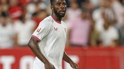 الأهلي يفاوض نجم إشبلية الإسباني، والمقابل المالي يحدد مصير الصفقة