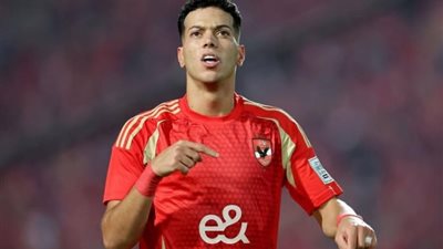 إمام عاشور يحرز الهدف الثاني للأهلي في شباك سموحة بالدوري