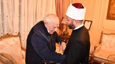 وزير الأوقاف يسأل الفنان رشوان توفيق عن رؤية النبي والرسل في منامه