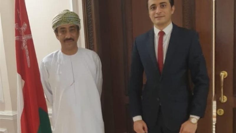 السفير العماني عبدالله الراحبي والزميل مصطفى عنبر