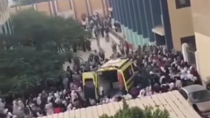 لحظة سقوط الطالبه