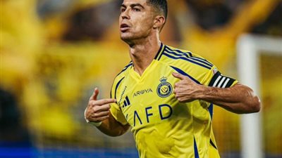 24 عام من الأهداف، رونالدو يواصل تحطيم الأرقام بفوز النصر على الأخدود