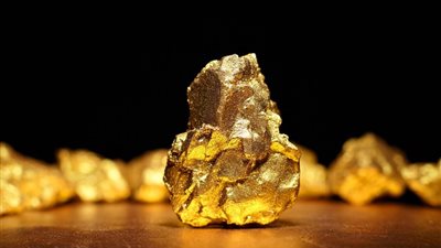هل يكسر الـ3000 دولار؟ سعر الذهب العالمي يرتفع لأعلى مستوى خلال شهر