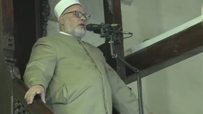 خطيب الجامع الأزهر: انشغال الإنسان بإرضاء الله ينجيه من الشرور