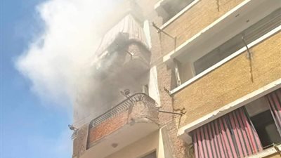 الأدلة الجنائية تعاين أثار اشتعال حريق شقة سكنية في أوسيم