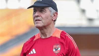 كولر يعقد اجتماع عاجل مع لاعبي الأهلي لوضع خطة عبور ستاد أبيدجان