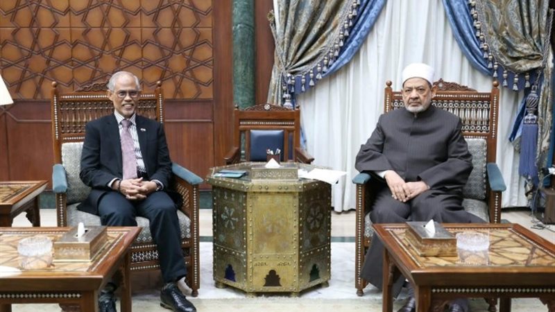 شيخ الأزهر يستقبل وزير الشؤون الإسلامية السنغافوري