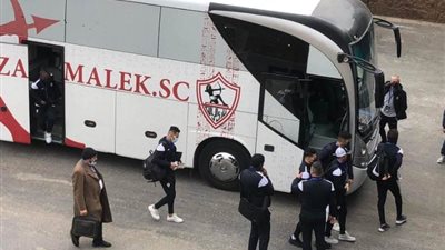 حافلة الزمالك تصل ستاد القاهرة لمواجهة بلاك بولز في الكونفدرالية