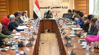 وزيرة التضامن توجه بسحب تراخيص 8 دور رعاية، تفاصيل