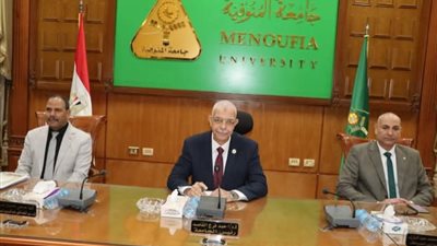 رئيس جامعة المنوفية يؤكد ضرورة وضع خطة ورؤية واضحة لسرعة إنجاز المشروعات