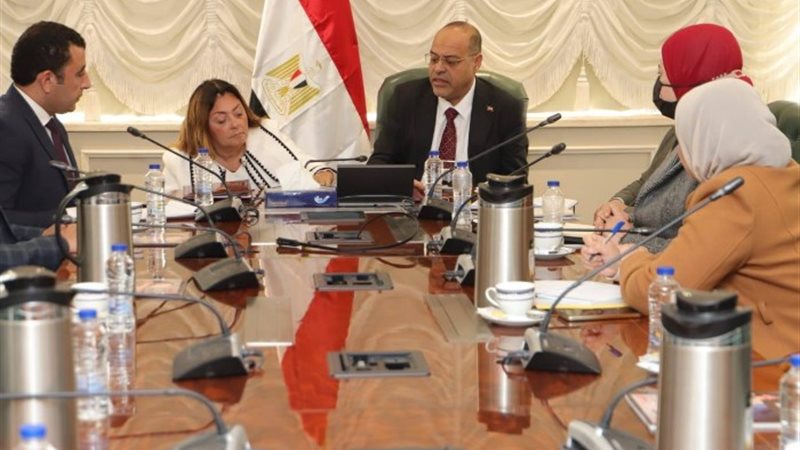 وزير العمل محمد جبران أثناء توقيع البروتوكول