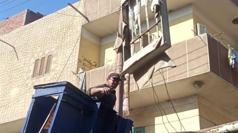إعلانا مخالفا
