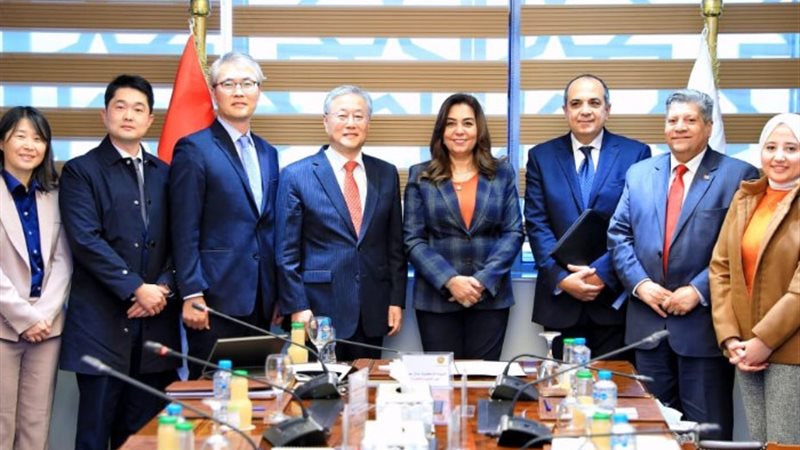 وزيرة التنمية المحلية تبلتقي سفير كوريا